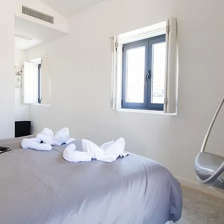 Joivy Lux And Spacious 1br With Huge Terrace, 5mins To Academy Of Sciences * Lisboa