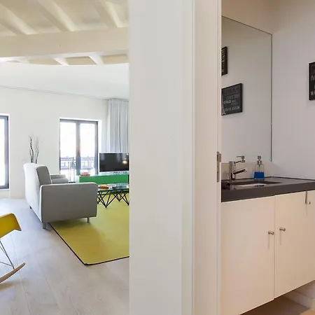 Apartamento Joivy Lux And Spacious 1br With Huge Terrace, 5mins To Academy Of Sciences Lisboa