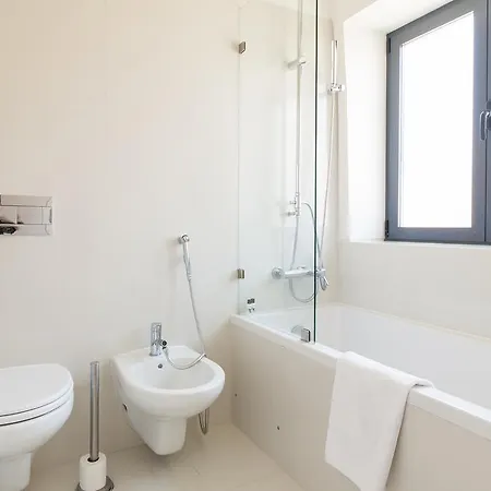 Joivy Lux And Spacious 1br With Huge Terrace, 5mins To Academy Of Sciences