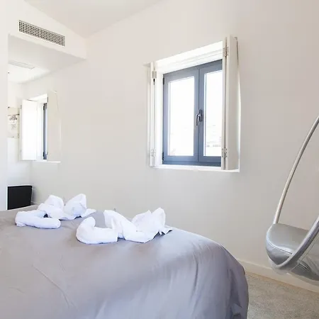 Joivy Lux And Spacious 1br With Huge Terrace, 5mins To Academy Of Sciences Lisbon