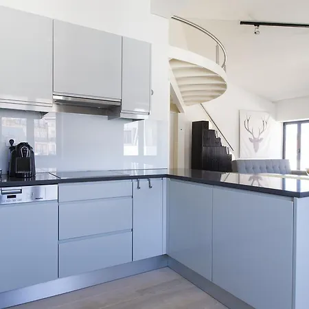 Joivy Lux And Spacious 1br With Huge Terrace, 5mins To Academy Of Sciences Lisbon