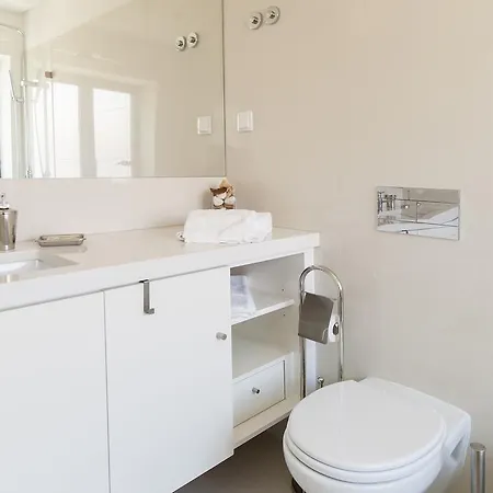 Joivy Lux And Spacious 1br With Huge Terrace, 5mins To Academy Of Sciences Apartment Lisbon